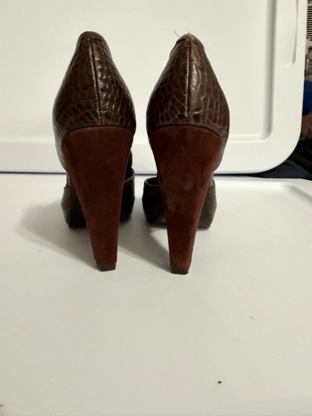BCBGirls Malaya Brown Platform Peep Toe Sandal Fringe Tassel Heels Sz 7